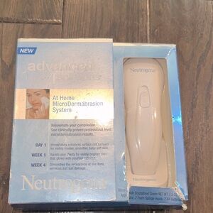 Neutrogena Advanced Solutions at home Microdermabrasion Kit new in box